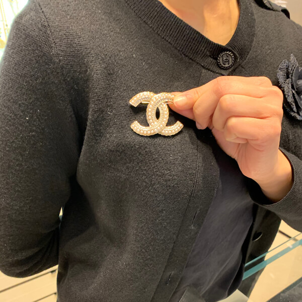 シャネル ブローチ 偽物 激安 chanel CCブローチ ココマークアクセパール BROOCH chanel21483