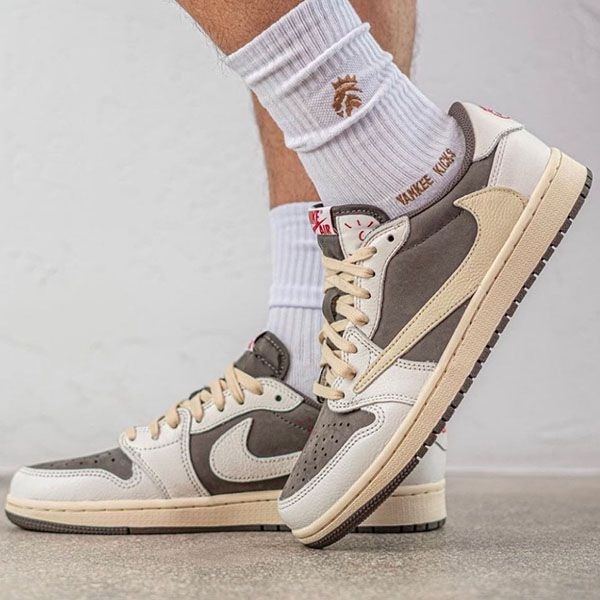 エアジョーダン 偽物 サイト★ ナイキ トラヴィス スーパーコピー★Travis Scott エアジョーダン 1 ロー リバースモカ 偽物 DM7866-162
