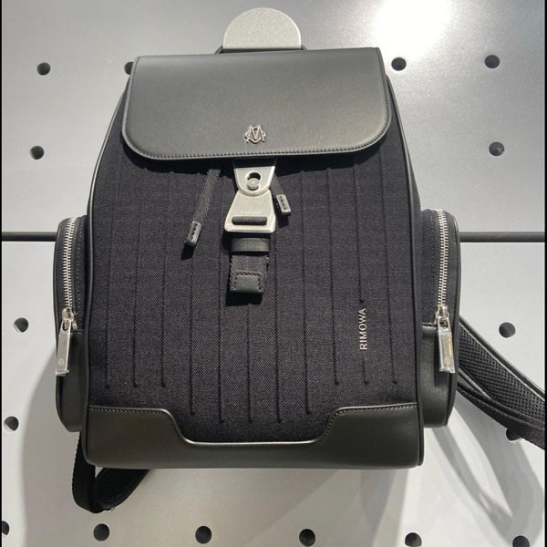 リモワ 偽物 フラップ バックパック スモール 2色 52500043