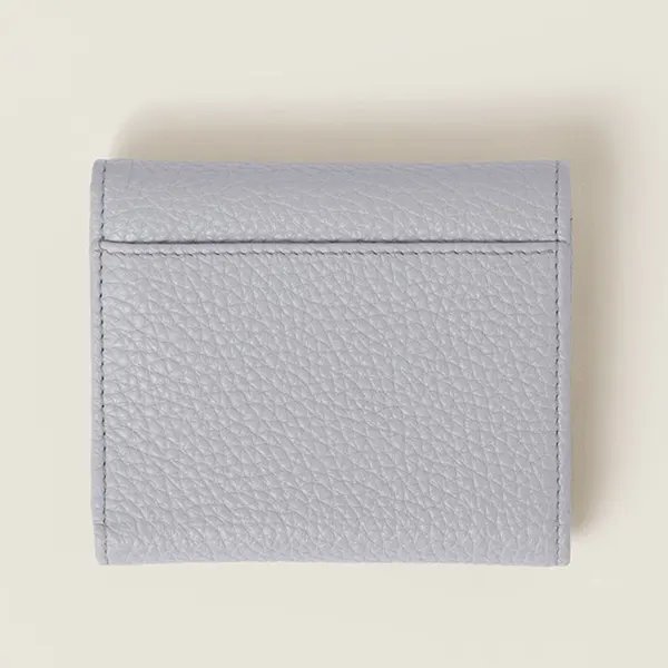 ミュウミュウ 偽物 ヴィッテロダイノレザーフラップ付 折り財布 5MH043_2DT7_F0009