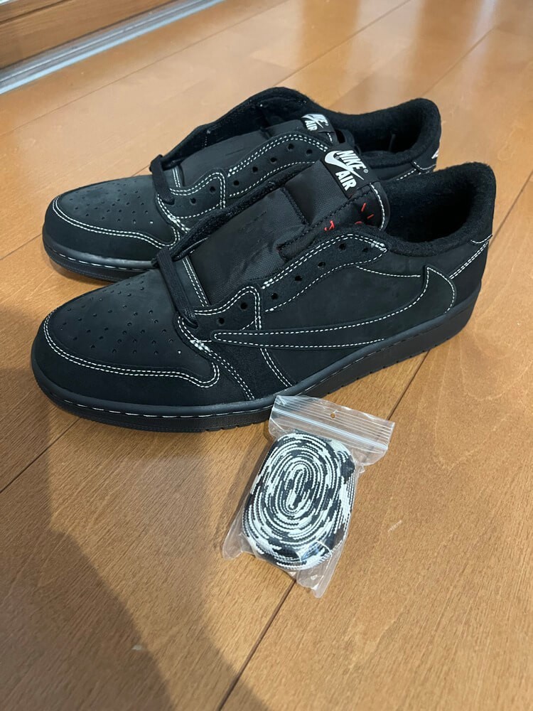 トラヴィス・スコット × ナイキ コラボスニーカー AJ1 DM7866-001