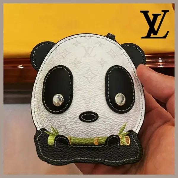 大人気★即完売必至ルイヴィトン バッグチャーム・LV パンダ コピー M03397