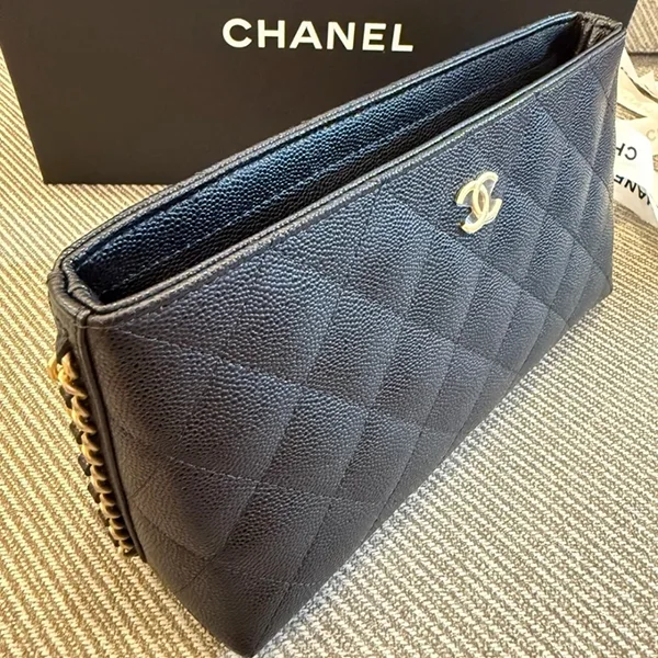 【シャネル】ハンドバッグ 偽物 AP4700 上質艶めく四役バッグ♡
