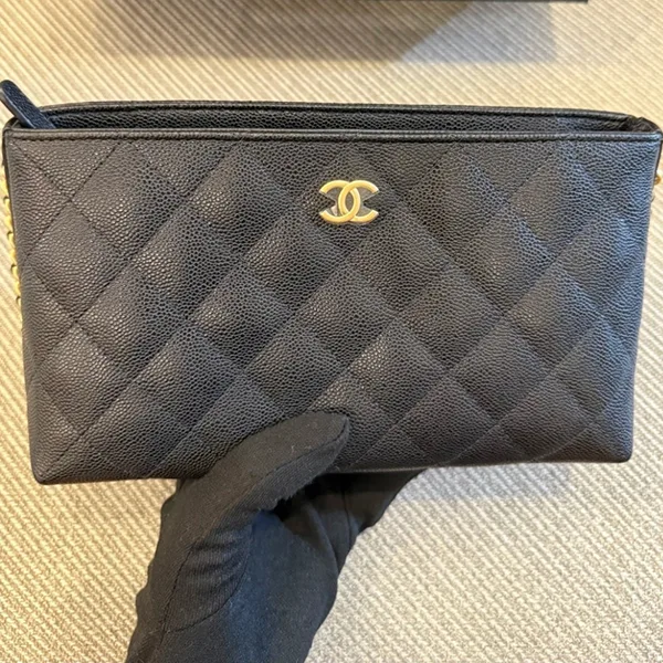 【シャネル】ハンドバッグ 偽物 AP4700 上質艶めく四役バッグ♡