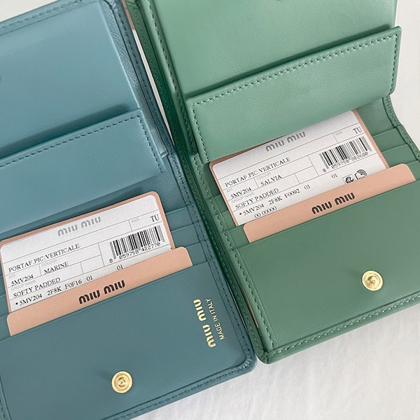 送料無料ミュウミュウ 偽物 Compact Wallet ロゴ コンパクト レザー二つ折り財布 5MV204 2F8K F0092