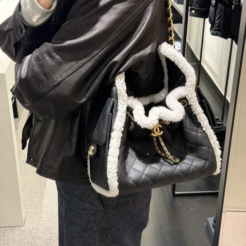 hacopy公式通販おすすめシャネル 25 スモールバッグ もこもこボア 並行輸入品 2色 xne98854