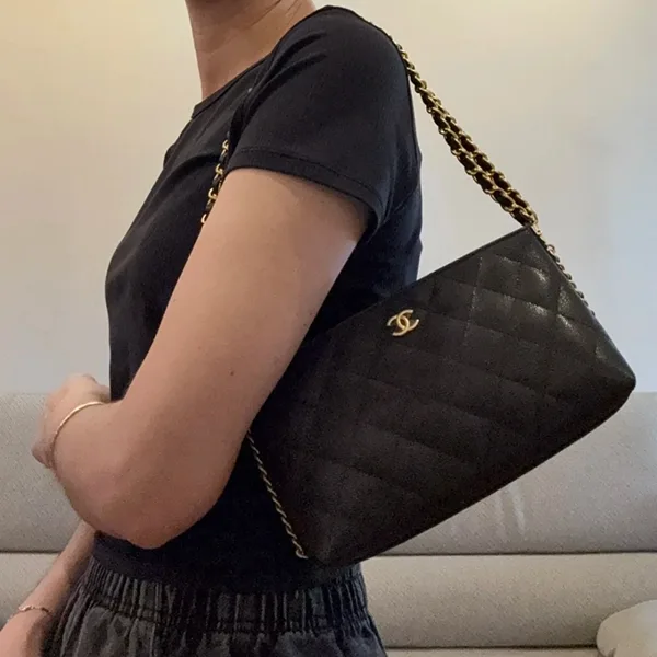 【シャネル】ハンドバッグ 偽物 AP4700 上質艶めく四役バッグ♡