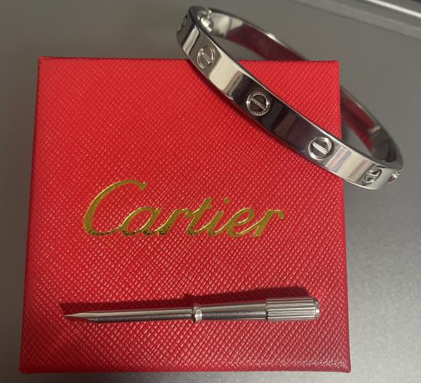 注目度抜群！カルティエ LOVE ブレスレット ホワイトゴールド スーパーコピー 関税込み B6035417